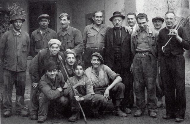 I lavoratori della distilleria nel 1930